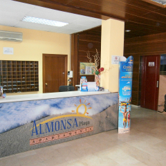 Отель Aparthotel Almonsa Platja Испания, Салоу - 6 отзывов об отеле, цены и фото номеров - забронировать отель Aparthotel Almonsa Platja онлайн интерьер отеля