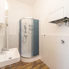 Отель Goldfisch Apartment am Augartenpark Австрия, Вена - отзывы, цены и фото номеров - забронировать отель Goldfisch Apartment am Augartenpark онлайн ванная