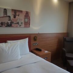 Отель Hampton by Hilton Luton Airport комната для гостей фото 4