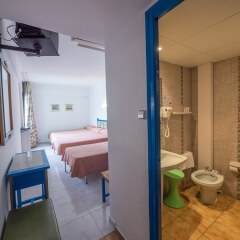 Отель Checkin Garbí ванная фото 3