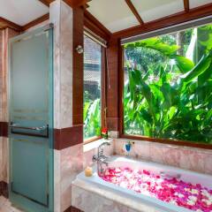 Отель Thavorn Beach Village Resort & Spa Phuket Таиланд, Пхукет - 4 отзыва об отеле, цены и фото номеров - забронировать отель Thavorn Beach Village Resort & Spa Phuket онлайн ванная