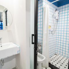 Yaks House Hostel Бангкок ванная фото 2
