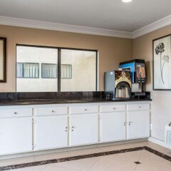 Отель Rodeway Inn & Suites LAX в номере