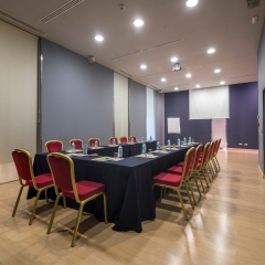 Отель Petit Palace Triball