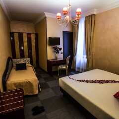 Hotel Romano Рим сейф в номере