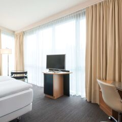Отель NH Düsseldorf City Германия, Дюссельдорф - 2 отзыва об отеле, цены и фото номеров - забронировать отель NH Düsseldorf City онлайн комната для гостей фото 5