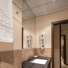 iu Hotel Sumbe ванная