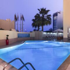 Movenpick Hotel Doha бассейн