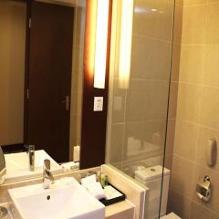 Отель Ramada by Wyndham Beijing Airport ванная