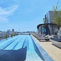 Отель Chezzotel Pattaya Паттайя бассейн