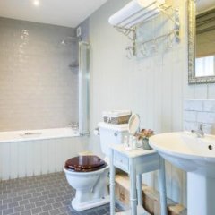 Angel Inn and Blue Pig in Lymington, United Kingdom from 113$, photos, reviews - zenhotels.com bathroom