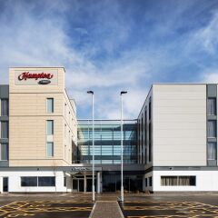 Отель Hampton by Hilton Bristol Airport парковка