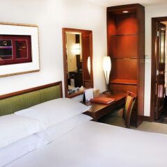 Отель Treetops Executive Residences сейф в номере