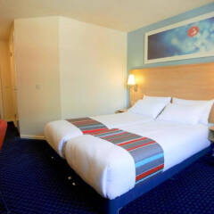 Отель Travelodge Edinburgh Dreghorn Эдинбург комната для гостей фото 5