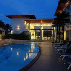 Отель Clear House Resort бассейн