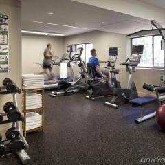 Отель Holiday Inn Vancouver Downtown & Suites Канада, Ванкувер - отзывы, цены и фото номеров - забронировать отель Holiday Inn Vancouver Downtown & Suites онлайн фитнесс-зал