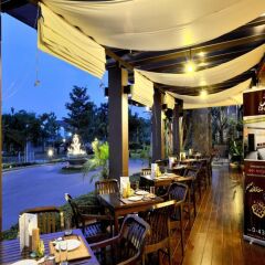 Отель The Charm Boutique Resort питание