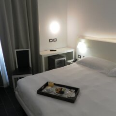 Отель Smart Hotel Milano Италия, Милан - 10 отзывов об отеле, цены и фото номеров - забронировать отель Smart Hotel Milano онлайн комната для гостей фото 4