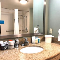 Hampton Inn & Suites Detroit-Canton in Canton, United States of America from 145$, photos, reviews - zenhotels.com bathroom photo 3
