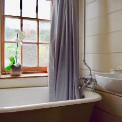 Отель 1 Bedroom Historic Cottage in Kentish Town ванная
