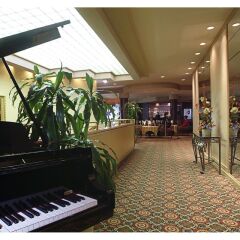 Отель Place Dupuis Montréal Downtown - An Ascend Hotel Collection Канада, Монреаль - отзывы, цены и фото номеров - забронировать отель Place Dupuis Montréal Downtown - An Ascend Hotel Collection онлайн интерьер отеля фото 3