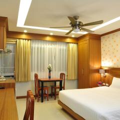 Green Harbor Hotel & Service Apartment комната для гостей