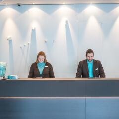 Отель Motel One Hamburg-Altona Германия, Гамбург - отзывы, цены и фото номеров - забронировать отель Motel One Hamburg-Altona онлайн интерьер отеля