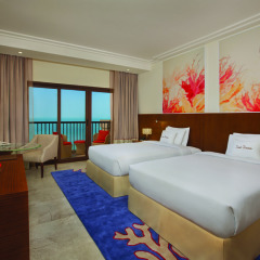 Отель DoubleTree by Hilton Resort & Spa Marjan Island 5* Стандартный номер с двуспальной кроватью фото 5