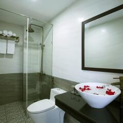 Отель Golden Palm Villa Вьетнам, Хойан - отзывы, цены и фото номеров - забронировать отель Golden Palm Villa онлайн ванная
