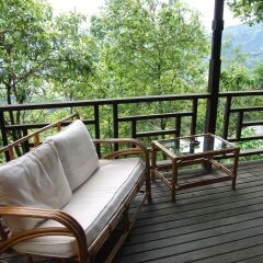 Отель Tiger Mountain Pokhara Lodge Непал, Лехнат - отзывы, цены и фото номеров - забронировать отель Tiger Mountain Pokhara Lodge онлайн балкон