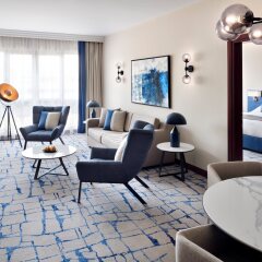 Отель Mövenpick Hotel Bur Dubai ОАЭ, Дубай - отзывы, цены и фото номеров - забронировать отель Mövenpick Hotel Bur Dubai онлайн интерьер отеля фото 2