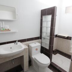 Отель Lee's Mark Residence ванная