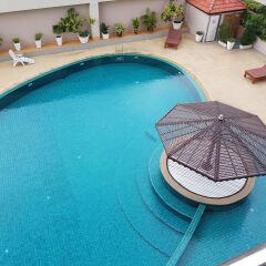 Апартаменты A Beautiful Studio Pool View Downtown Паттайя бассейн