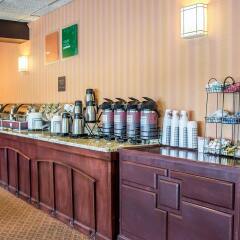 Отель Comfort Inn North Conference Center питание