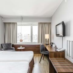 Отель Park Inn By Radisson Stockholm Solna Солна балкон
