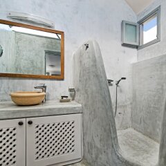 Отель Lava Suites and Lounge Греция, Остров Санторини - отзывы, цены и фото номеров - забронировать отель Lava Suites and Lounge онлайн ванная фото 2