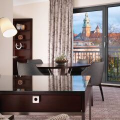 Отель Sheraton Grand Krakow Краков удобства в номере фото 2
