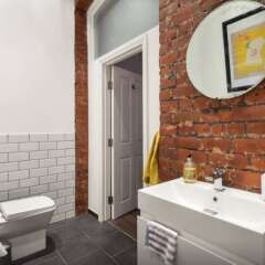 Отель Beautiful 2 Bed Duplex w/ Mezzanine in City Centre ванная