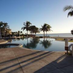 Отель Cabo Marina Beach Condos Bed And Breakfast - Adult Only бассейн
