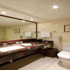 Отель Jin Jiang Pine City Hotel Китай, Шанхай - отзывы, цены и фото номеров - забронировать отель Jin Jiang Pine City Hotel онлайн ванная фото 2