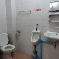 Khaosan River Inn Hostel Бангкок ванная фото 2