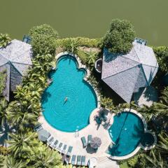 Отель Peace Laguna Resort & Spa бассейн