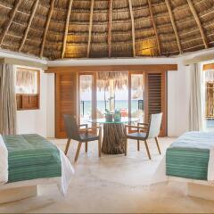 Отель Mahekal Beach Resort балкон