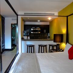 Отель Aldea Thai by Ocean Front Плая-дель-Кармен гостиничный бар