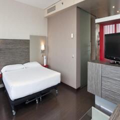 Отель ILUNION Barcelona 4* Стандартный номер с различными типами кроватей фото 34