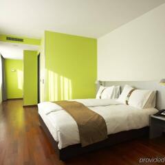 Отель Holiday Inn Zurich - Messe Швейцария, Цюрих - 9 отзывов об отеле, цены и фото номеров - забронировать отель Holiday Inn Zurich - Messe онлайн комната для гостей фото 5