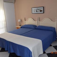 Отель Camping-Bungalows El Faro Испания, Кониль-де-ла-Фронтера - отзывы, цены и фото номеров - забронировать отель Camping-Bungalows El Faro онлайн комната для гостей фото 4