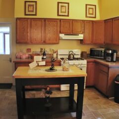 Отель 50 Lincoln Short North Bed and Breakfast в номере