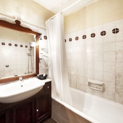 Отель Grand Hotel Smeraldo Beach Италия, Байя-Сардиния - 1 отзыв об отеле, цены и фото номеров - забронировать отель Grand Hotel Smeraldo Beach онлайн ванная фото 2