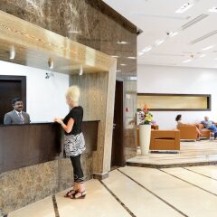 Отель Al Majaz Premiere Hotel Apartment ОАЭ, Шарджа - 1 отзыв об отеле, цены и фото номеров - забронировать отель Al Majaz Premiere Hotel Apartment онлайн интерьер отеля